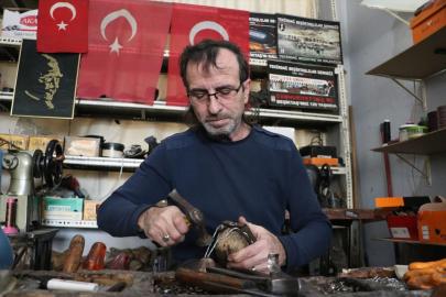 Dededen kalan çarıkçılık geleneğini 45 yıldır yaşatıyor