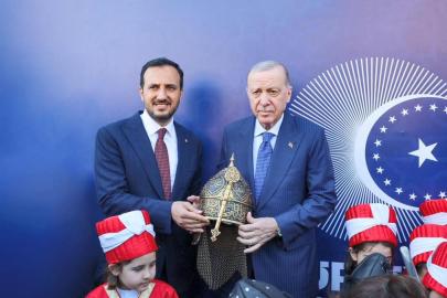 Erdoğan'a Fetih Ruhunu Yansıtan Özel Miğfer Hediye Edildi