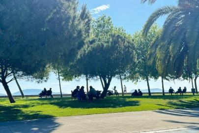İstanbul'da bayramın ilk gününde vatandaşlar sahillerde ve millet bahçelerinde vakit geçirdi