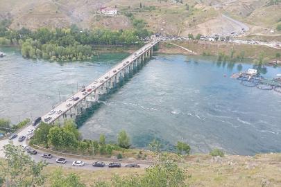 Keban Barajı'nın kapaklarının açılmasıyla bölgeyi ziyaret edenlerin sayısında artış yaşanıyor