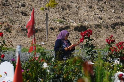 Kurban Bayramı'nda Deprem Şehitliği Ziyaretçi Akınına Uğradı