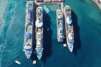 Kuşadası'na 4 kruvaziyerle 9 bini aşkın turist geldi