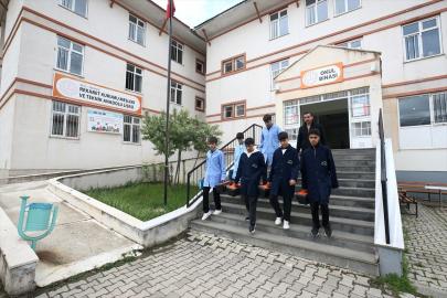 Muş'ta meslek lisesi öğrencileri, cami, okul ve ihtiyaç sahiplerinin evini onarıyor