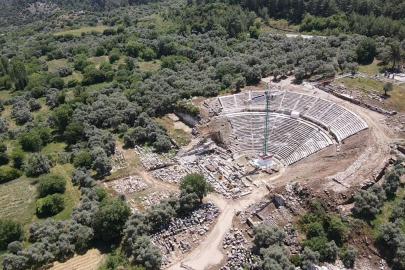 "Gladyatörler şehri" Stratonikeia, bayram tatilinde de ziyaretçilerini tarihi yolculuğa çıkarıyor