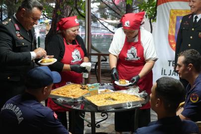 Tekirdağ'da kadınların yaptığı baklavalar Mehmetçiğe ikram edildi