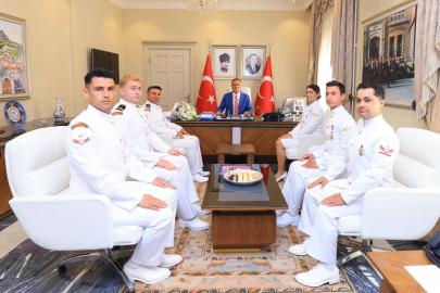 Sahil Güvenlik'in kuruluş yılı nedeniyle Vali Akbıyık'a ziyaret