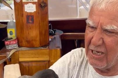 Son süngerci Aksona Mehmet, teknesine gelen kargaya elleriyle su içirdi