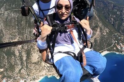 Yürüme engelli Münire, yamaç paraşütü ile uçma hayalini gerçekleştirdi