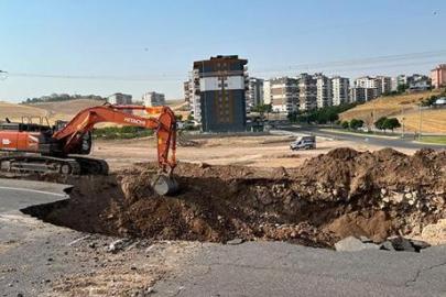 Batman'da ana isale hattının geçtiği yol çöktü