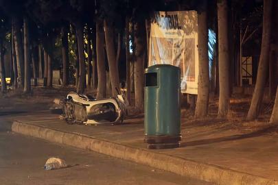 Çöp konteynerine çarpan motosikletin sürücüsü yaralandı
