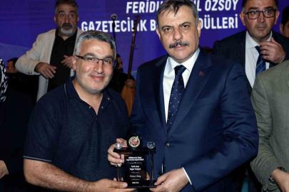 Feridun Fazıl Özsoy Başarılı Gazeteciler Ödül Töreni’nde İHA’ya ödül