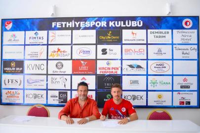 Fethiyespor iki oyuncuya imza attırdı