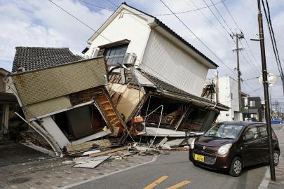 Japonya'da deprem can aldı. Binlerce asker sahaya indi, artçılar sürüyor