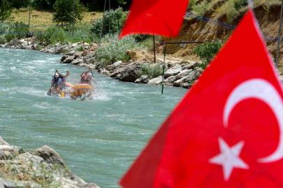 Rafting Türkiye Şampiyonası 3. ayak yarışları Çatak’ta sona erdi