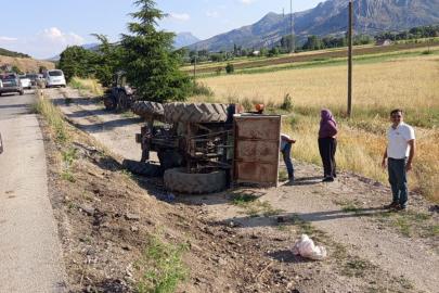 Traktör şarampole devrildi, sürücü yaralandı