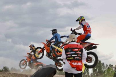Türkiye sınırları içindeki en yüksek rakımlı enduro yarışı Ağrı’da start aldı