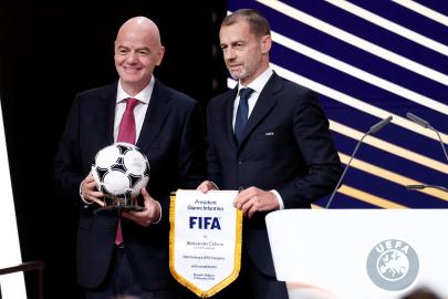 UEFA ayağa kalkmıştı. FIFA geri adım atmadı, medyayı suçladı