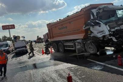 Ankara'da midibüs ile kamyon çarpıştı; 1 ölü, 16 yaralı