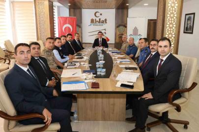 Bitlis’te Ahlat Şenlikleri öncesi güvenlik ve asayiş toplantısı düzenlendi