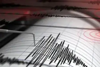 Endonezya'da 7.6 büyüklüğünde deprem