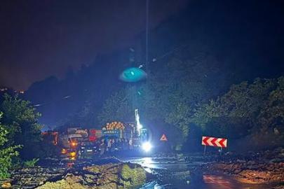 Giresun'de sel: 2 kişi için kayıp ihbarı
