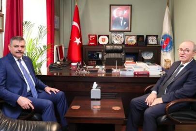 İçişleri Bakanı Çiftçi, Türk İdareciler Derneği'ni ziyaret etti