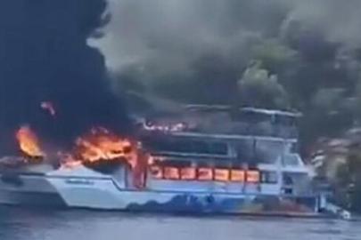 Son dakika... Fethiye’de koydaki tekne alev aldı! 115 yolcu suya atladı